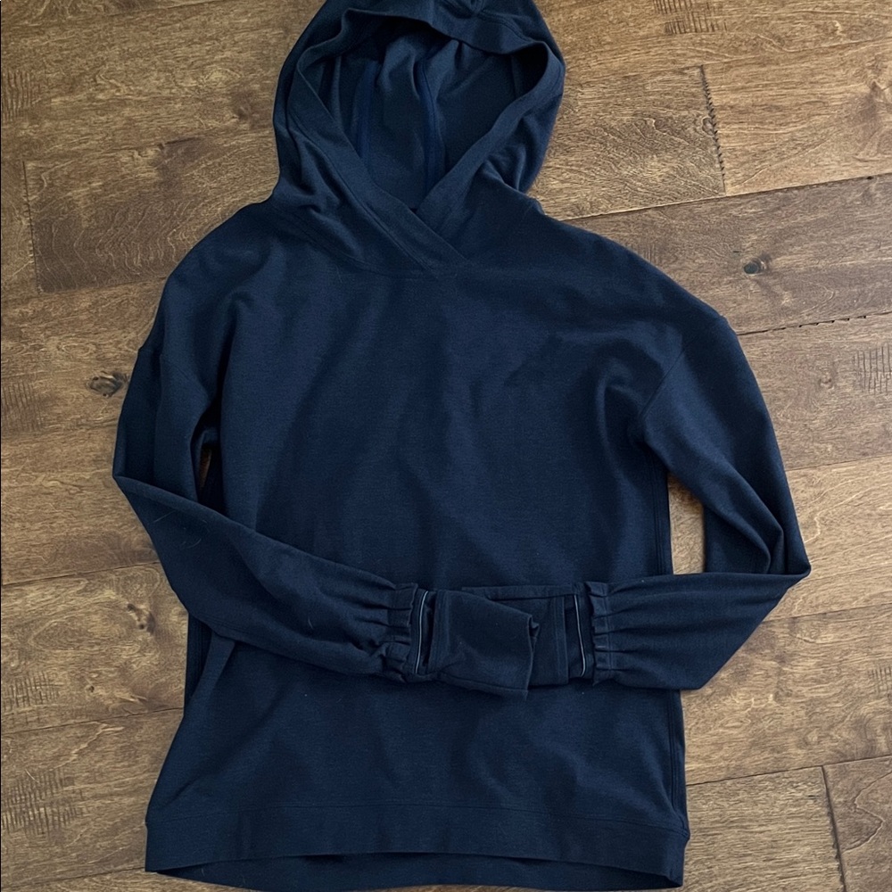 Women’s Lululemon Navy Hooded Pullover